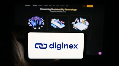 Stuttgart, Almanya - 10-10-2025: Düzenleyici teknoloji şirketi Diginex Limited 'in logosunun bulunduğu cep telefonu web sayfası önünde ekranda. Telefon ekranına odaklan.