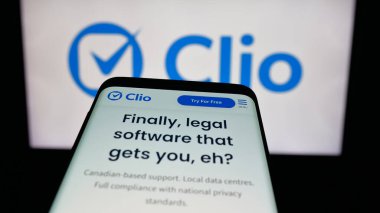 Stuttgart, Almanya - 10-24-2025: Mobile phone with website of Canadian company Themis Solutions Inc. (Clio) on screen on logo. Telefon ekranının sol üst kısmına odaklan.