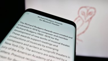 Stuttgart, Almanya - 11-01-2025: Amerikan Sanat ve Edebiyat Akademisi web sitesi logosu önünde ekranda. Telefon ekranının sol üst kısmına odaklan.