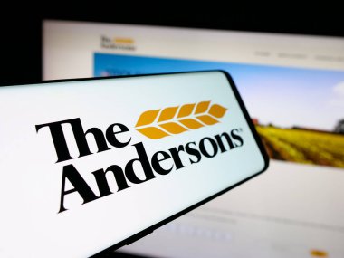 Stuttgart, Germany - 11-08-2025: Smartphone with logo of US agribusiness company The Andersons Inc. on screen in front of website. Focus on center-left of phone display.