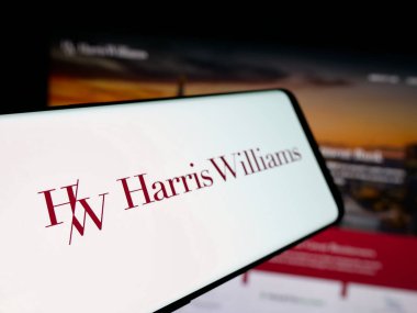 Stuttgart, Almanya - 11-19-2025: ABD yatırım bankası Harris Williams LLC logosuna sahip akıllı telefon web sitesinin önünde ekranda. Telefon ekranının soluna odaklan.