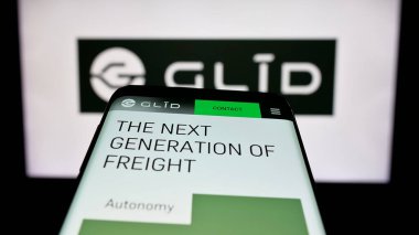Stuttgart, Almanya - 11-23-2025: ABD 'li Glid Technologies Corporation şirketinin web sitesi logo önünde ekranda. Telefon ekranının sol üst kısmına odaklan.