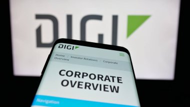 Stuttgart, Almanya - 12-08-2025: ABD 'li IIoT şirketi Digi International Inc.' in web sitesi ile birlikte logo önünde ekranda. Telefon ekranının sol üst kısmına odaklan.