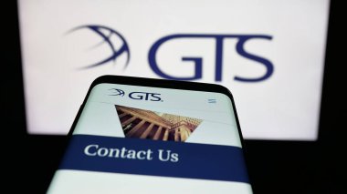 Stuttgart, Almanya - 01-30-2026: ABD 'li Global Trading Systems (GTS) şirketinin web sitesi logo önünde ekranda. Telefon ekranının sol üst kısmına odaklan.