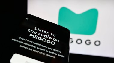 Stuttgart, Almanya - 02-02-2026: Mobil telefon ve video yayın platformu şirketi Megogo 'nun web sitesi logo önünde ekranda. Telefon ekranının sol üst kısmına odaklan.