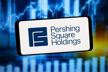 Stuttgart, Almanya - 02-20-2026: Bu fotoğraf illüstrasyonunda, Pershing Square Capital Management LP şirketinin logosu bilgisayar ekranında soyut bir arkaplanda akıllı bir telefon önünde sergileniyor.