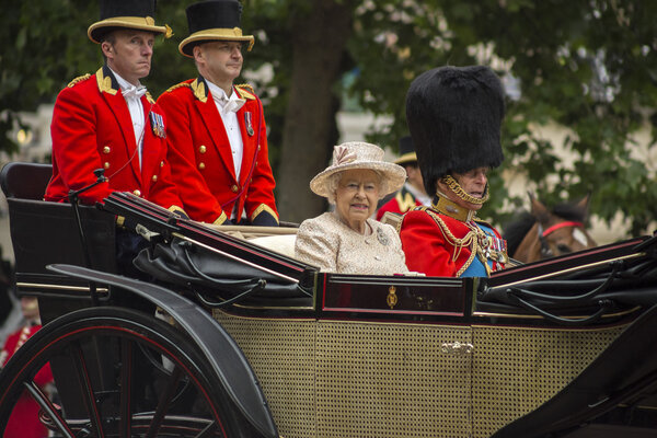 Queen in carrage