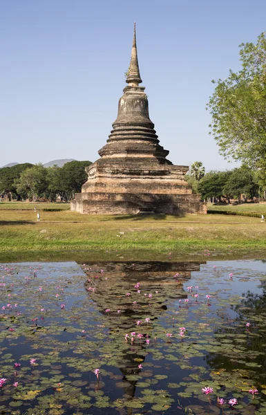 Chedi w Wat Mahathat — Zdjęcie stockowe