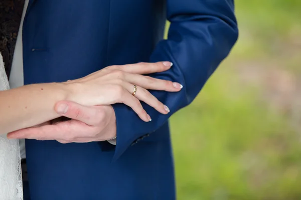 Man gör ett förslag till en kvinna — Stockfoto