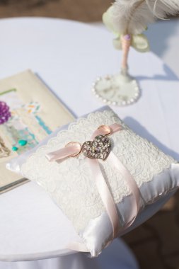 alyans için yastık