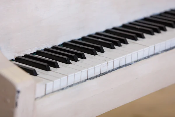 Klucze biały fortepian — Zdjęcie stockowe