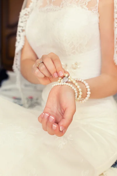 Браслет на руке невесты Лицензионные Стоковые Изображения