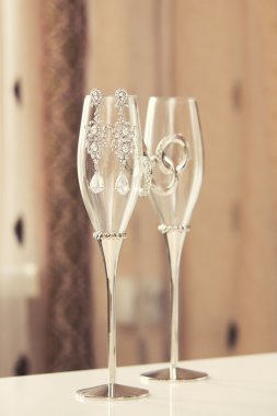 Düğün gözlük ve kadın küpe