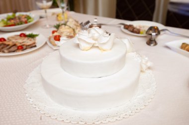beyaz düğün pastası