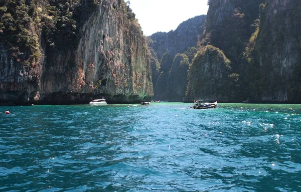 泰国安达曼海惊人的岩石 — 图库照片