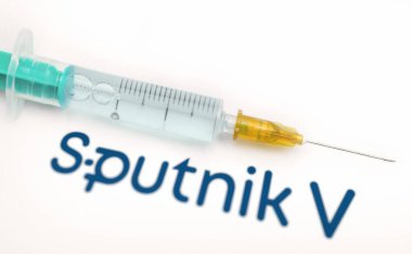 Viyana Avusturya 29 Ocak 2021, Sputnik V logosuna karşı şırınga, Gamaleya Enstitüsü tarafından geliştirilen Rus Covid19 aşısıdır.