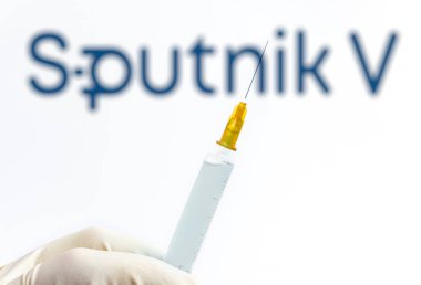 Viyana Avusturya 29 Ocak 2021, Sputnik V logosuna karşı şırınga, Gamaleya Enstitüsü tarafından geliştirilen Rus Covid19 aşısıdır.
