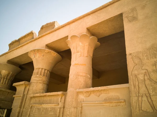 Είναι Πρόσοψη Ενός Αρχαίου Αιγυπτιακού Τάφου — Φωτογραφία Αρχείου