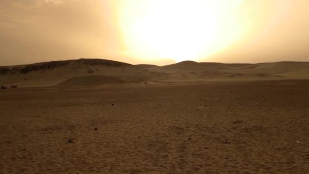 Long Plan Vers Les Montagnes Désert Coucher Soleil — Video