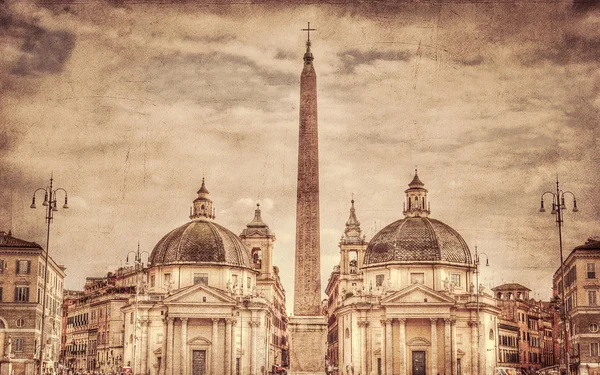 Piazza del Popolo com igrejas "gêmeas" de Santa Maria e um obelisco egípcio de Ramsés II . — Fotografia de Stock