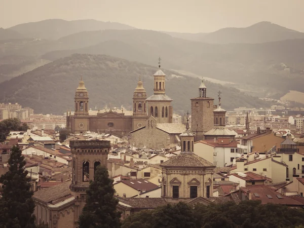 Pamplona Dağları arka plan üzerinde.