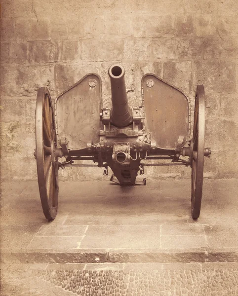 Old artillery iron cannon over wheel. Retro style. — Stock Photo, Image