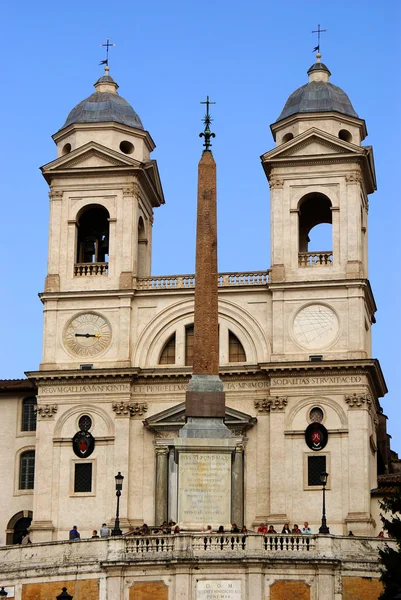 Iglesia de Trinita dei Monti en Roma, Italia — Foto de Stock