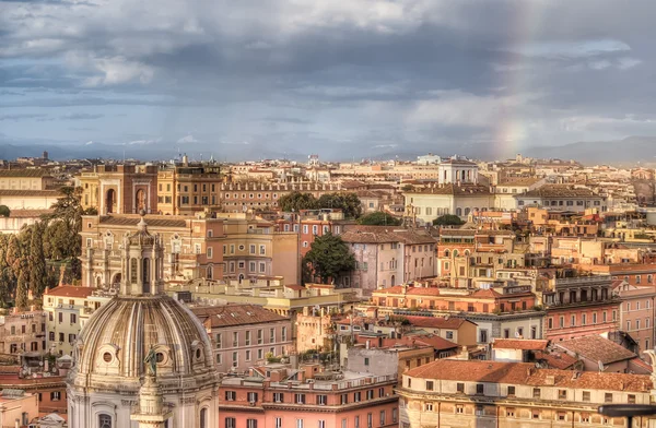 Panorama de Roma desde el Altar de la Patria en el día lluvioso de la tarde en Roma, Italia . —  Fotos de Stock