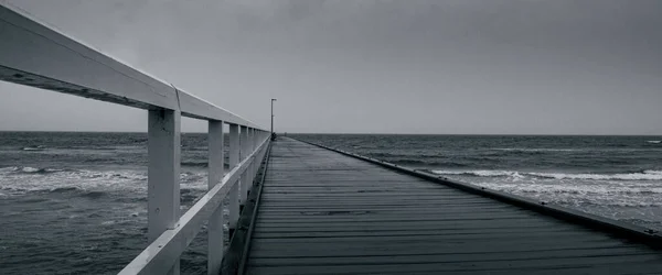 Lonely Desolate Pier Juts Out Moody Sea Sombre Rainy Day — Stock Photo, Image