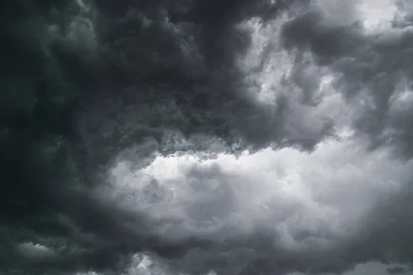 Remolino Enojado Amenazante Nubes Tormentosas Grises Oscuras — Foto de Stock