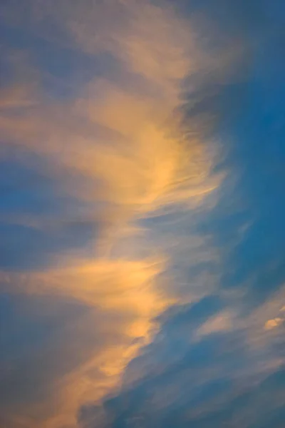 Wispy Pink Orange Clouds Captured Warm Sunset — Stock Photo, Image