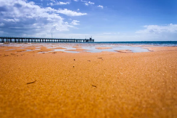 Glinsterend Zand Met Point Lonsdale Jetty Achtergrond — Stockfoto