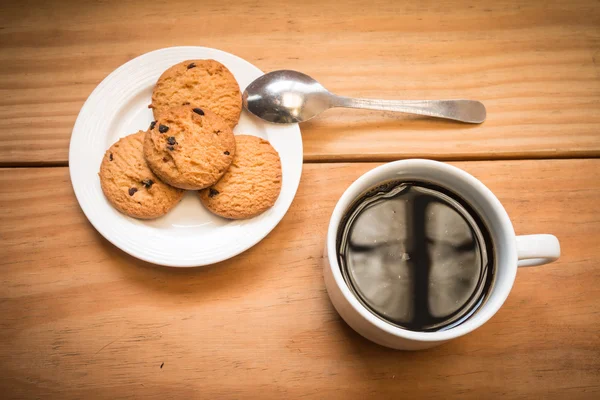 Beyaz fincan kahve chocalate ile çerezleri 1 fiş