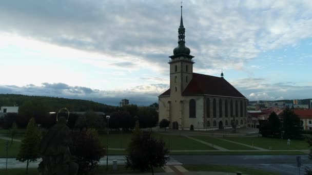 Gotycki Kościół Wniebowzięcia Najświętszej Marii Panny Większość Wideo Drona — Wideo stockowe