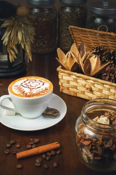 Çay ve kahve tatlı bir hizmet tablo