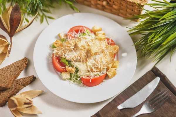 Salata Sezar hizmet tablo