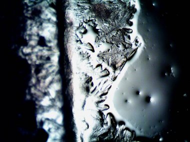 Mikroskopta görülen farklı kristalleşme aşamaları