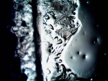 Mikroskopta görülen farklı kristalleşme aşamaları