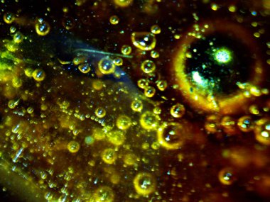 BHO 'nun fotoğrafı, ama kendinden yapılmış haşhaş yağı. Fotoğraf: mikroskop, serval efektli.