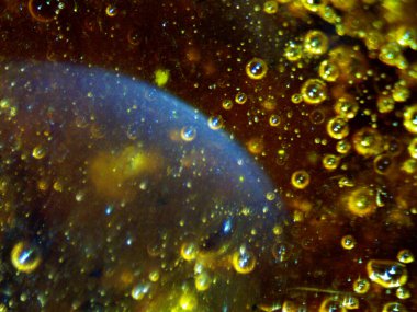 BHO 'nun fotoğrafı, ama kendinden yapılmış haşhaş yağı. Fotoğraf: mikroskop, serval efektli.