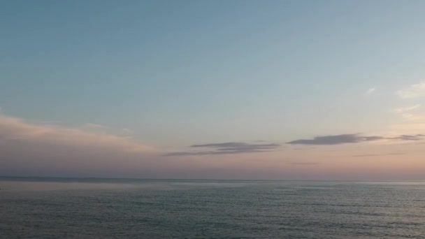 Panorama de la mer au coucher du soleil 