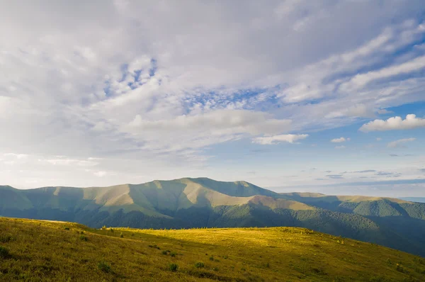 Beautiful summer landscape in the mountains. Sunrise. Carpathian — Stock Photo, Image