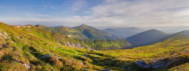 Hoverla dağ manzaralı panorama dağ sırtı. Carpat