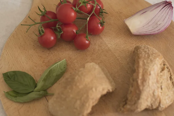 फ्रेसेला, विशिष्ट इतालवी लोकप्रिय भोजन। अवयव . — स्टॉक फ़ोटो, इमेज