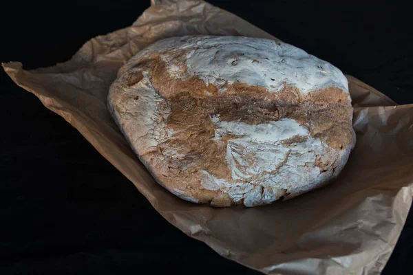 Pão Italiano Assado Forno Lenha Cheio Farinha Ainda Quente Feche — Fotografia de Stock