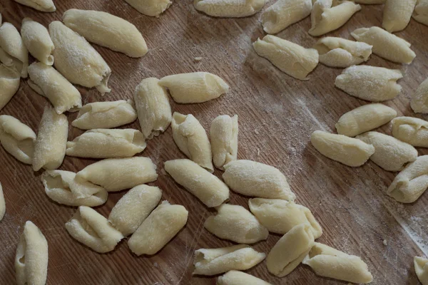 Cavatelli. Ev yapımı makarna. İtalya — Stok fotoğraf