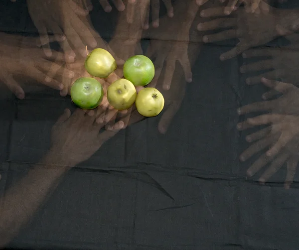 Five apples, green and yellow . hands.