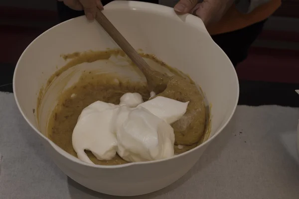 Chiffong kakan. tårta och vitt vin. Ingredienser och tillvägagångssätt. Sh — Stockfoto