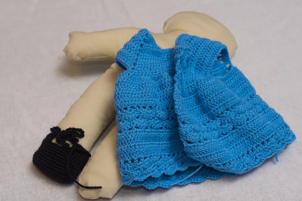Una muñeca de tela, hacer el vestido de lana — Foto de Stock