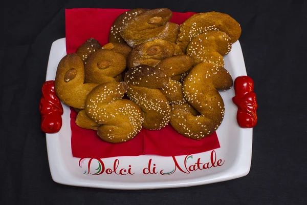 Susamielli. Tatlı traditionale Christnas İtalyanca 